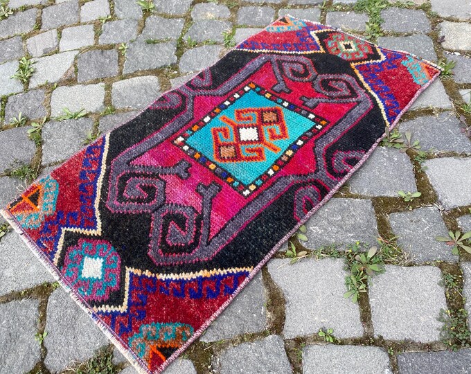 1,2 x 2,4 ft Turkish vintage small rug, Handmade wool rug, Bohemian area rugs, Doormats, Carpet, Bath mats