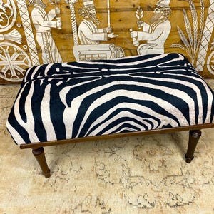 ottoman bench, upholstered bench, ottoman footsool, entrway bench, dining seat, piano bench,  ottoman poufs, garden poufs, indoor  chair, outdoor bench, ottoman footsool