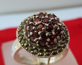 Flower Ring, Red Gemstone Ring, Garnet Ring, Burgundy Red Ring, Sterling Silver Ring, Womens ring Prong Ring, Cocktail Ring, Statement Ring