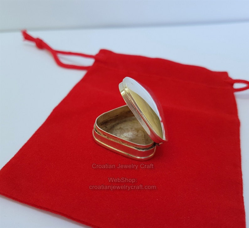 Vintage Jewelry Box Memorial Jewelry Pill Box Heart Shaped Box Solid sterling Silver Handmade Ornament Box Sterling Silver Trinket Box