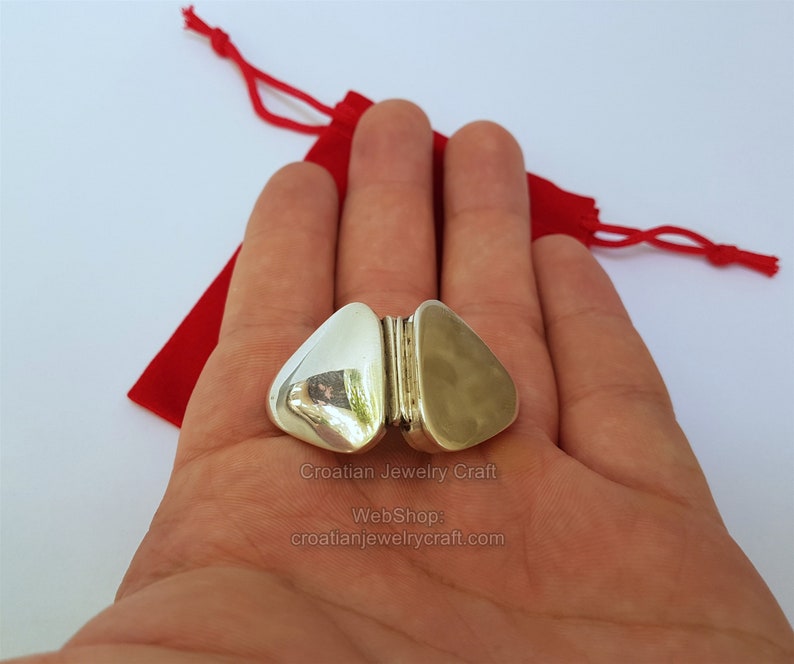 Vintage Jewelry Box Memorial Jewelry Pill Box Heart Shaped Box Solid sterling Silver Handmade Ornament Box Sterling Silver Trinket Box