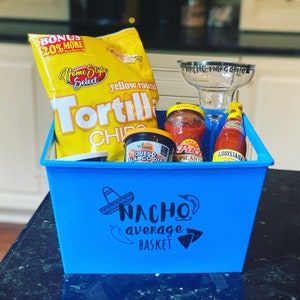 Cesta média do Nacho. Cesta de presente Nacho. Cestas de presentes. Dia dos Pais. Taco terça-feira. Cinco de maio. Nacho margarita. Batatas fritas com queijo salsa