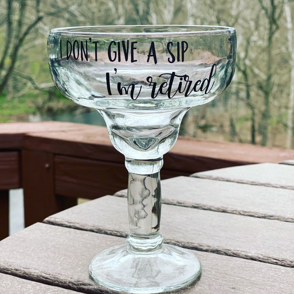 I don’t give a sip, I’m retired margarita glass. Retirement gift ideas. Retirement party. Retirement margarita glasses. Funny margarita