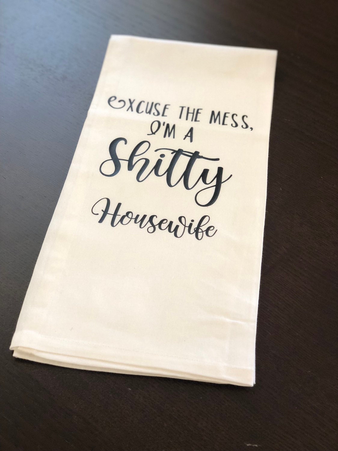 Sarcastic Vintage Housewife Funny Kitchen Towel, premium retro flour sack  tea towel, snarky gifts for women MADE IN THE USA (I Suck as a Housewife)
