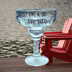 I don’t give a sip, I’m retired margarita glass. Retirement gift ideas. Retirement party. Retirement margarita glasses. Funny margarita