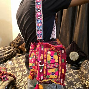 Banjara Tasche Lambani Gala Antike Tasche , Patchwork reale Spiegelarbeit Handtasche , Boho Karnataka Stickerei Banjara Stammes Antike Umhängetasche