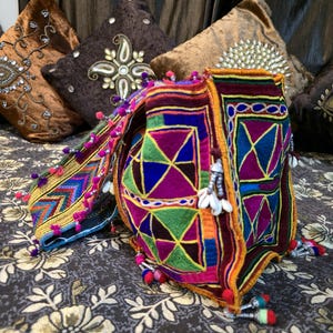 Banjara Tasche Lambani Gala Antike Tasche , Patchwork reale Spiegelarbeit Handtasche , Boho Karnataka Stickerei Banjara Stammes Antike Umhängetasche