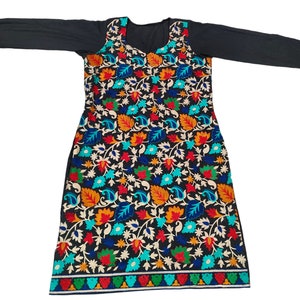 Vestido kurta hecho a mano con bordado vintage, kurti bordado a mano gujarati, kurti bordado a mano kutch indio, kurti bordado a mano, túnica superior