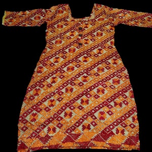 Robe vintage entièrement brodée de style phulkari bagh faite à la main kurta, broderie kurti-gujarati brodée à la main kurti-kutch indien