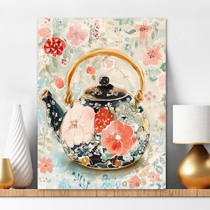 Op de afbeelding: Een decoratieve bloemen theepot met een gouden handvat en tuit. De theepot is beschilderd met een zwarte basis en versierd met roze en rode bloemen. De achtergrond heeft een bloemenpatroon in roze en blauwe tinten.