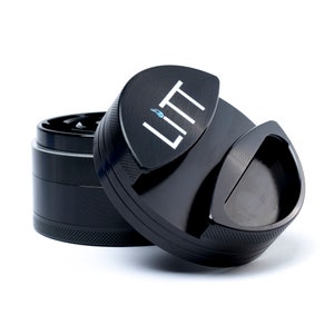 Grinder per erbe LiTT Premium con carta da rollare integrata - Denti affilati e curvi - Grinder per erbe secche - Colore nero