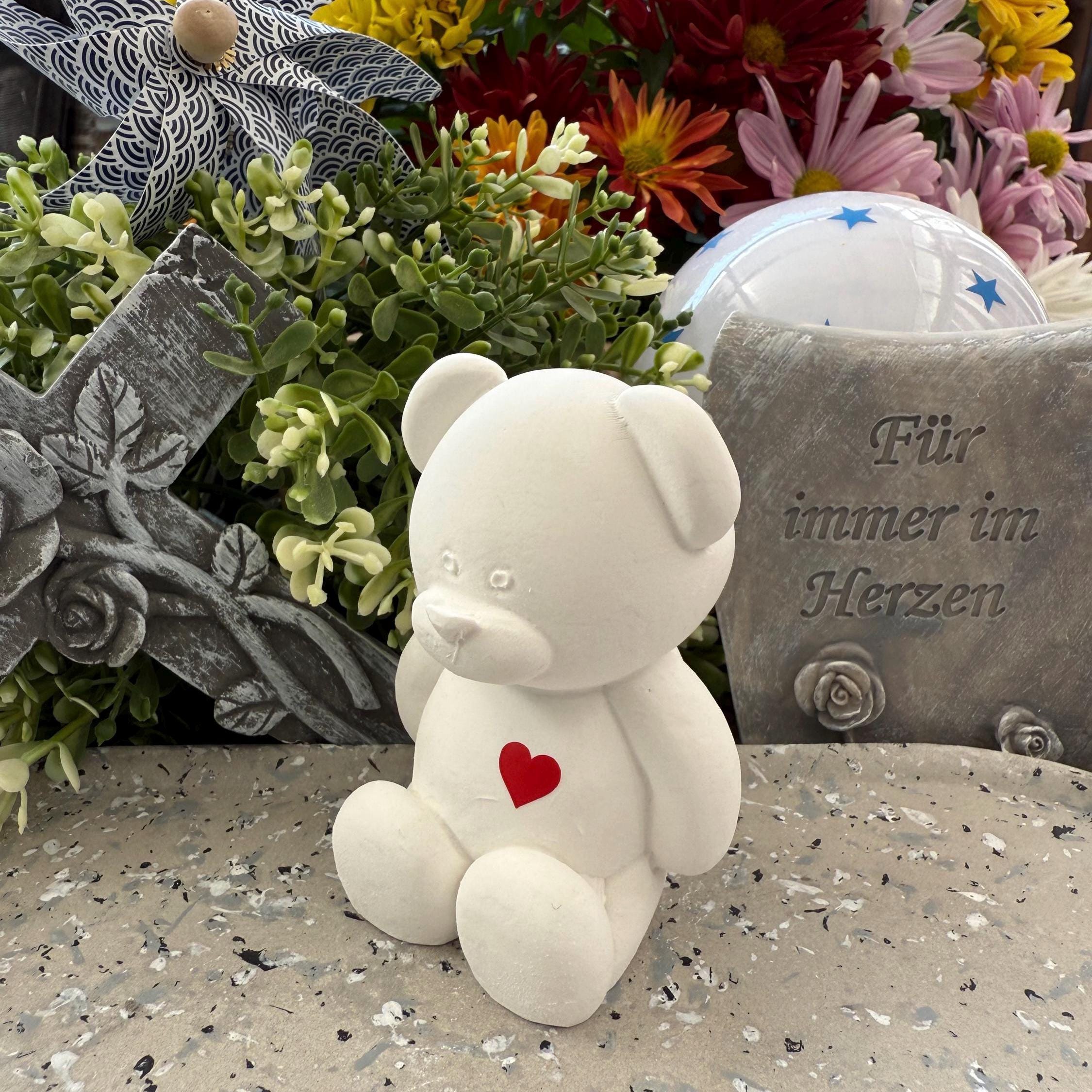 Teddy mit Herz als Sternenkind Grabschmuck | Gedenkschmuck Kindergrab | Erinnerungsstück | Trauerdeko | handgegossen | Weiß