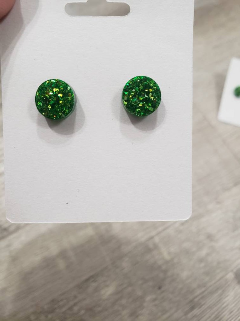 STAINLESS STEEL GREEN GLITTER EARRINGS 10mm Round Circle Stud Post Pair Unisex STAINLESS STEEL GREEN GLITTER EARRINGS 10mm Round Circle Stud Post Pair Unisex