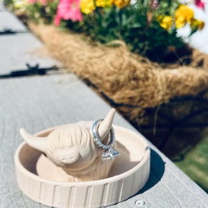 Rustic Highland Cow Ring Dish Holder – Farmhouse Cow Trinket Dish – Country Western Gift for Her