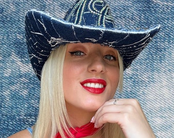 Personlig cowgirlhatt i denim med strass: Återvunnen vintage-festivalhatt