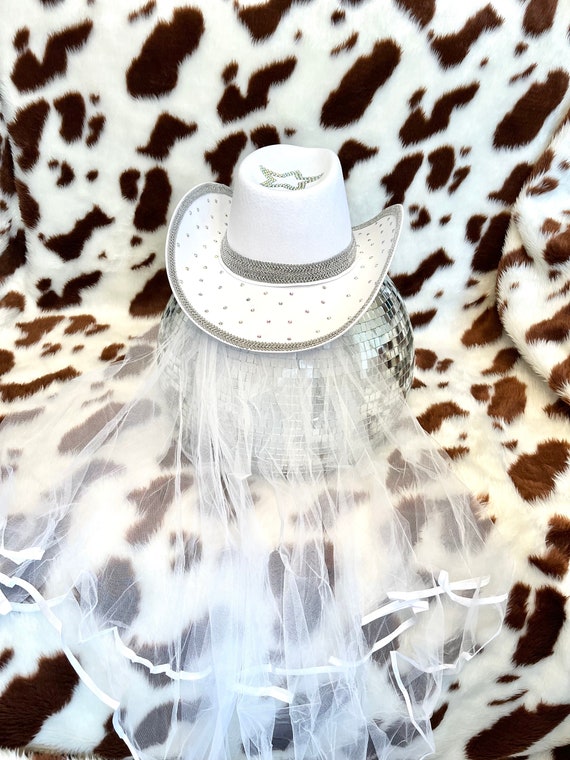 Bride to Be Rhinestone Cowboy Hat: Bachelorette Party Veil  display picture 3