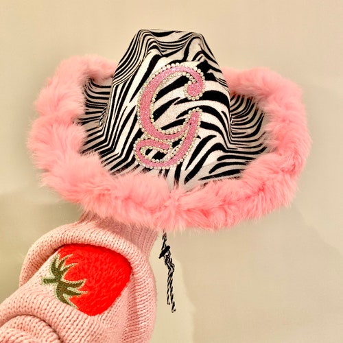 Cappello da cowgirl con stampa zebrata: rifiniture in pelliccia, iniziale personalizzata