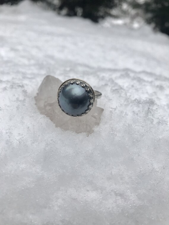 Blue/black Mabe Pearl Ring Set in 