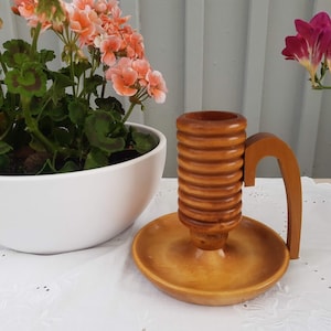 Vintage houten handgemaakte kandelaar. Zweedse vintage jaren 60.