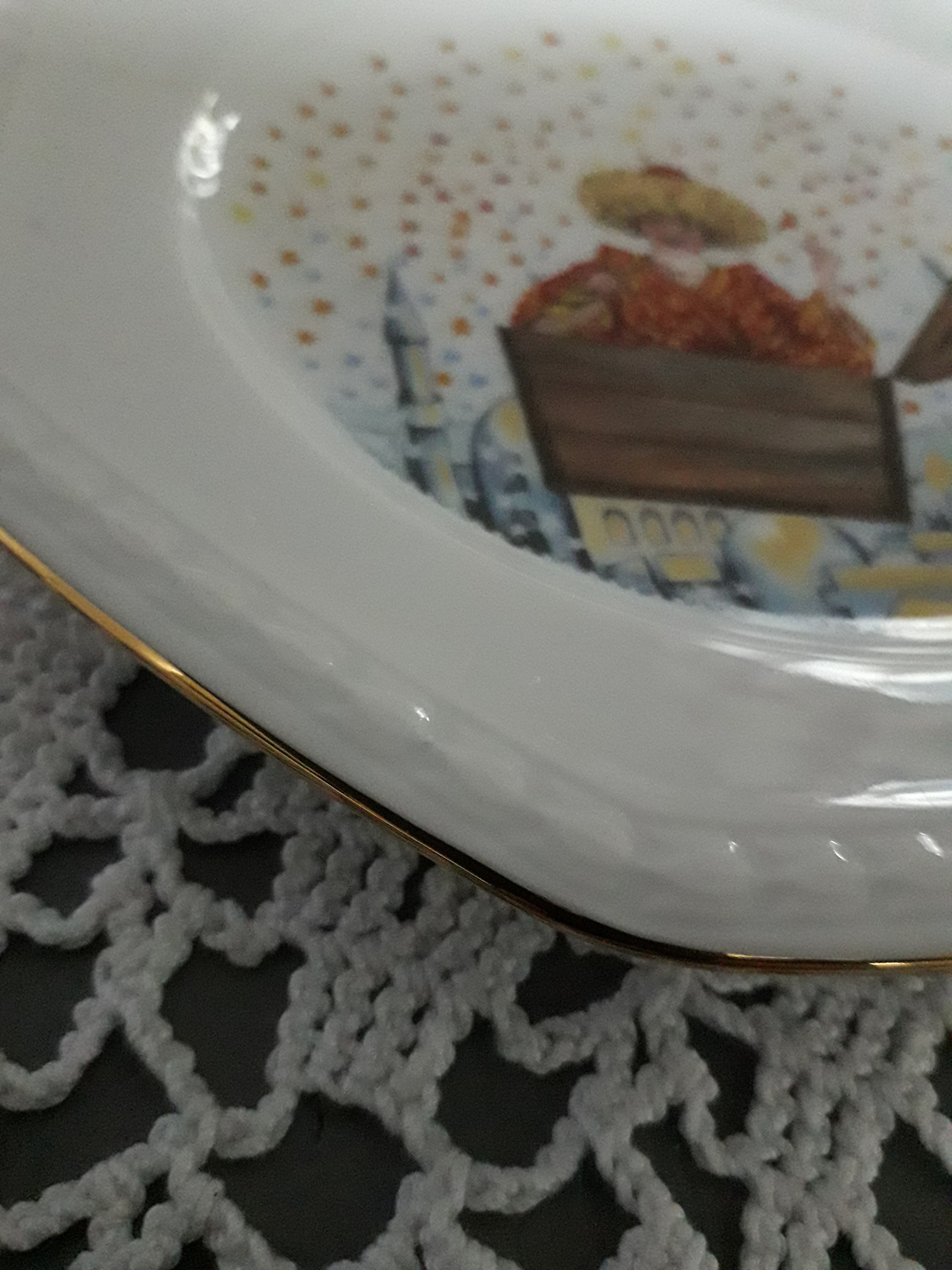 ハンス・クリスチャン・アンデルセン童話を描いた皿3枚。デンマーク製