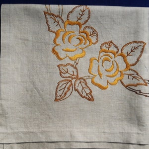 Bestickte Leinen Tischdecke. Schwedische Vintage 1960er Jahre.