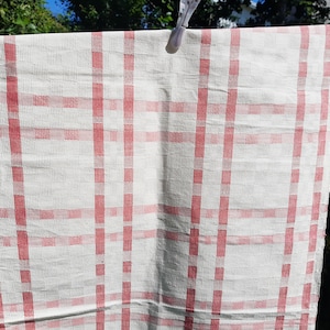 Woven pink and ecru linen table runner. Swedish vintage 1980s.