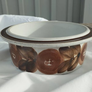 Arabia Finland modern Rosmarin hand painted  salad bow by Ulla Procope. Finnish vintage 1970s.