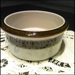 Arabia Finland Karelia series ceramic bowl. Finnish vintage 1970s.