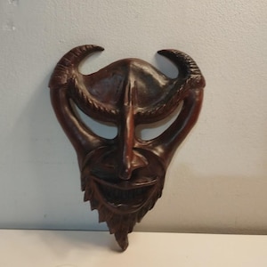 Polsk djävul, satan, demon, handgjord mask i färgad lera. Vintageinredning från 1990-talet.