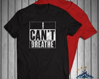 Może przedstawiać: Czarny T-shirt z białym kwadratem, na którym napis "I CAN'T BREATHE" w stylu vintage.