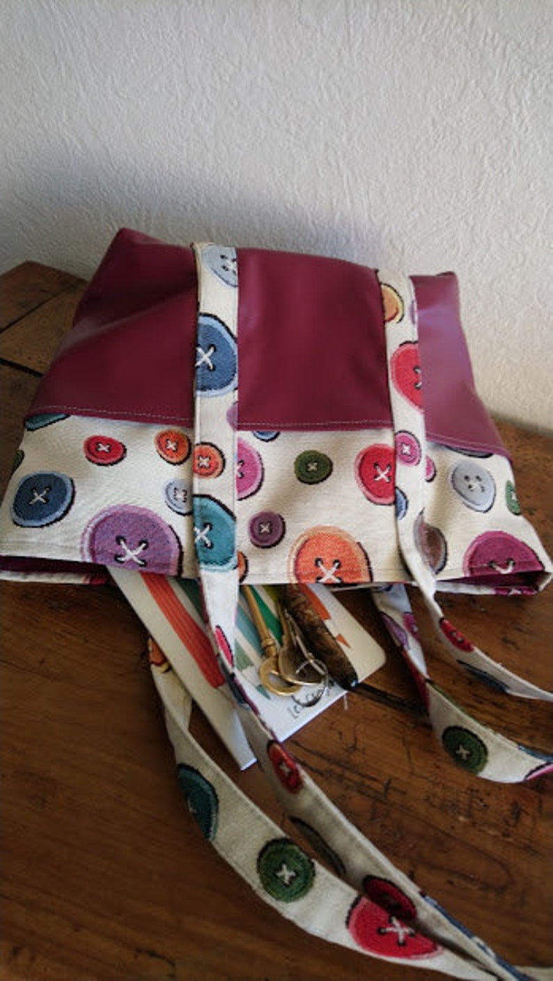 Print and Burgundy shoulder bag buttons