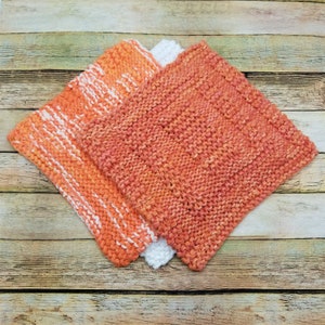 Samples of Spainhour Thanksgiving dishcloth knitting pattern knit with orange yarn