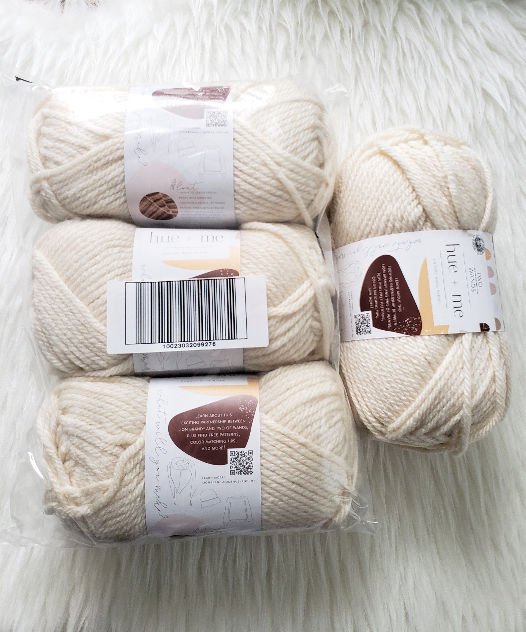 Lion Brand Yarn Hue Me, Color Salt, Acrylic and Wool Blend, 137 Yrds 125g 5  Bulky 