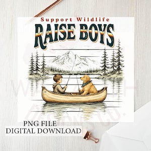Könnte beinhalten: Digitaler Download-Druck mit dem Text "Support Wildlife Raise Boys". Das Bild zeigt einen Jungen und einen Golden Retriever, die von einem Kanu aus auf einem See angeln, mit Bergen und Bäumen im Hintergrund. Es ist eine PNG-Datei.
