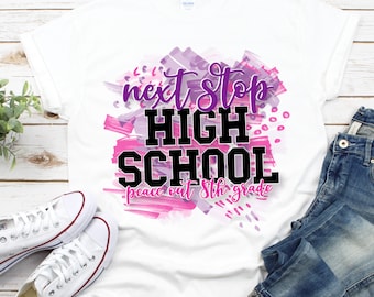 Siguiente parada Escuela secundaria png - Diseño de sublimación - Descarga de diseño de sublimación - Impresión DTG - Camisetas escolares - Escuela secundaria PNG