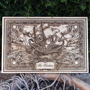 Arte murale nautica Kraken – Regalo di anniversario in legno per il quinto anno / Decorazione con mostro marino mitologico / Opera d&#39;arte in legno con naufragio inciso al laser
