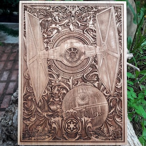 Arte mural de madera de nave espacial: decoración de ciencia ficción grabada con láser. Panel de pared de batalla espacial para regalo de quinto aniversario de madera.