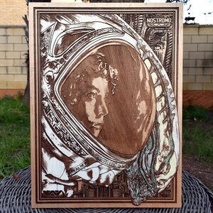 Póster de ciencia ficción para amantes de las películas. Ideas de regalo de madera para el quinto aniversario de tu novio. Obra de madera pintada y grabada a mano. Tamaño A3.