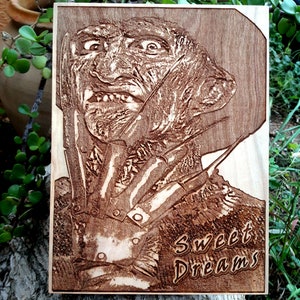 Drewniana sztuka ścienna Freddy Krueger – idealny prezent na 5-lecie ślubu z drewna dla fanów i kolekcjonerów horrorów