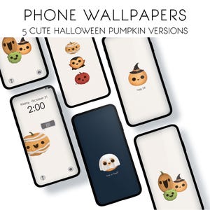 Op de afbeelding: Vijf smartphones met Halloween-thema's met pompoenachtergronden. De schermen tonen pompoenontwerpen met heksenhoeden, vampierachtige pompoenen en spookachtige karakters. De tekst "PHONE WALLPAPERS" en "5 CUTE HALLOWEEN PUMPKIN VERSIONS" is zichtbaar.