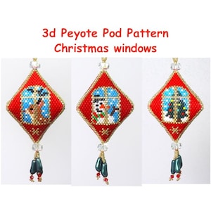 Peut inclure: Trois décorations de Noël rouges en forme de losange avec des glands perlés. Chaque décoration présente une scène de fenêtre différente : un renne, un bonhomme de neige et un sapin de Noël.