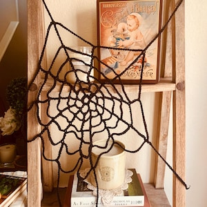 Virkad väggbonad med spindelnät - Halloween-heminredning - Handgjord höstdekoration - 100 % bomull - lantlig stil