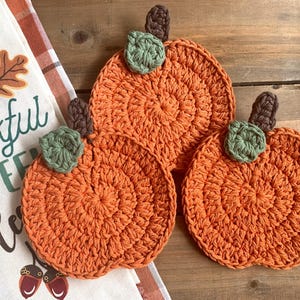 Posavasos de calabaza de ganchillo estilo rústico, juego de 3 o 5 – Decoración de cocina otoñal hecha a mano