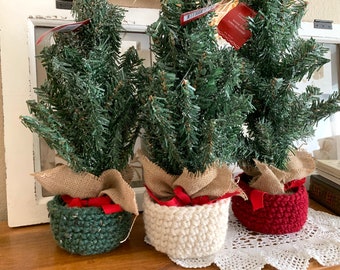 A Set of 3 Mini Crochet Christmas Baskets/ Nesting baskets/ Farmhouse decor/