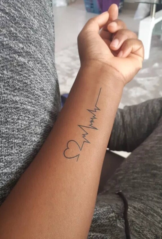 tatouage coeur avec lettre