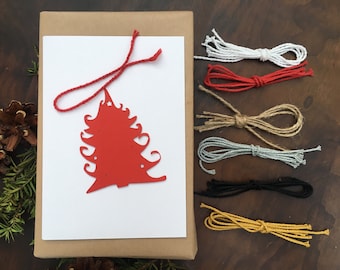 Étiquettes cadeaux rouges Papier recyclé Arbre de Noël Étoile Renne Boule Pain d'épice Bonhomme de neige Étiquettes Table cadeau Sièges Ficelle Cordon de coton