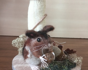 Needle felted animal. Needle felted mouse with toadstool. Gift and ornament.