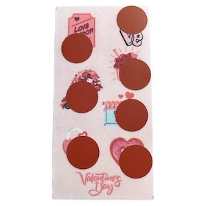 Défi économique à gratter de la Saint-Valentin | Carte budgétaire plastifiée A6 | Traqueur d'argent rose avec cercles argentés | Insertion d'enveloppe de caisse