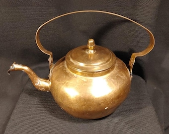 アンティークのブリキ製水差し 民族誌的な銅製のピッチャー 銅製の