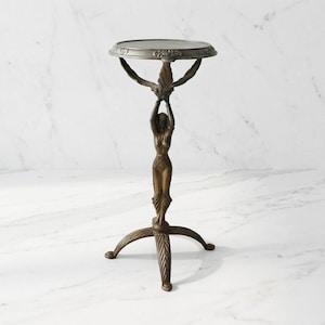 Table d'appoint vintage à piédestal figuratif / Table d'appoint en métal sculpté représentant une femme / Décoration néo-classique